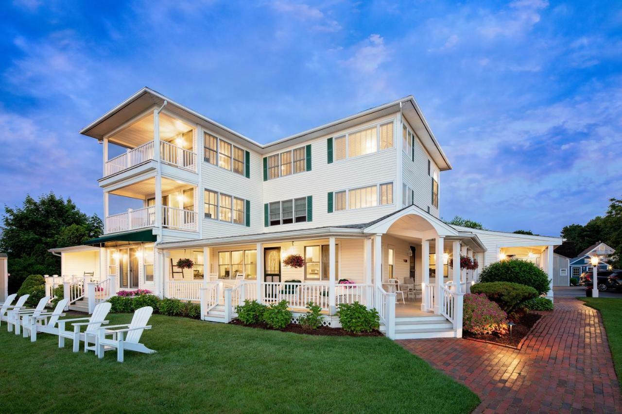 Inn At Harbor Hill Marina Niantic Exterior photo
